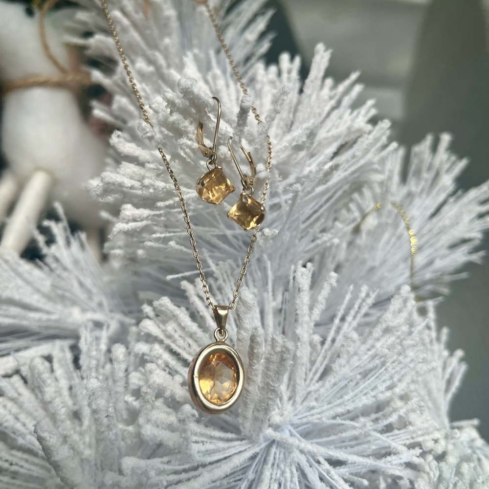 Elegant Gold Citrine and Earring Set